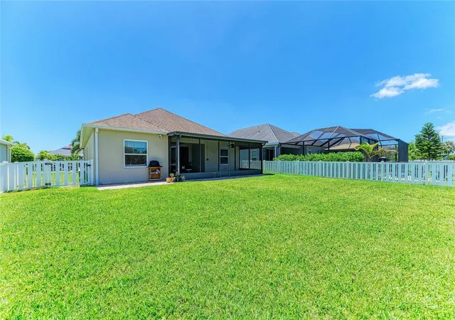 Photo 4 of Single family home for sale at 7750 Ridgelake Cir, Bradenton, FL 34203 | MLS# A4692075 | Listing updated on 2026-07-25