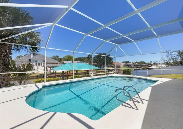 Homes for sale in Palm Coast, FL | 21 Crescent Ct S, Palm Coast, FL 32137 | MLS# FC318211
