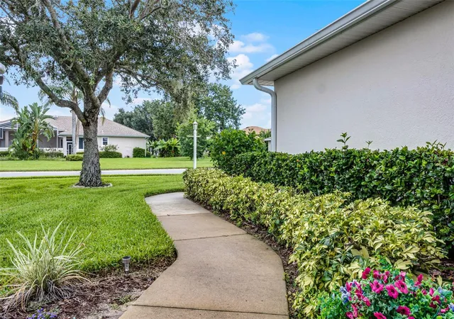 Photo 3 of Single family home for sale at 27111 Nostalgia Dr, Leesburg, FL 34748 | MLS# O6403883 | Listing updated on 2026-09-23