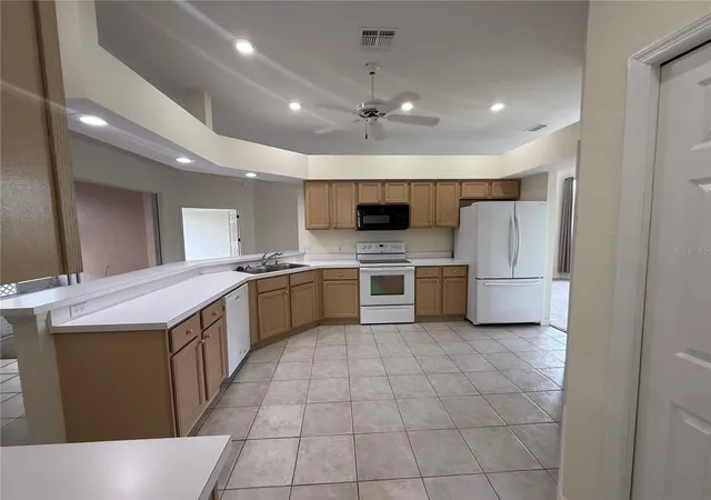 Homes for sale in Lakeland, FL | 2805 Honeywell Pl, Lakeland, FL 33810 | MLS# L4961527
