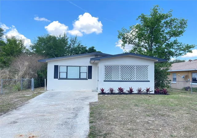 2nd image of 2015 6th St Ne, Winter Haven, FL 33881 | MLS# O6403905