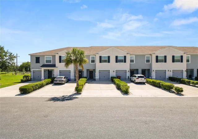 1st image of 3830 Sunflower Field Pl, Plant City, FL 33565 | MLS# L4961528
