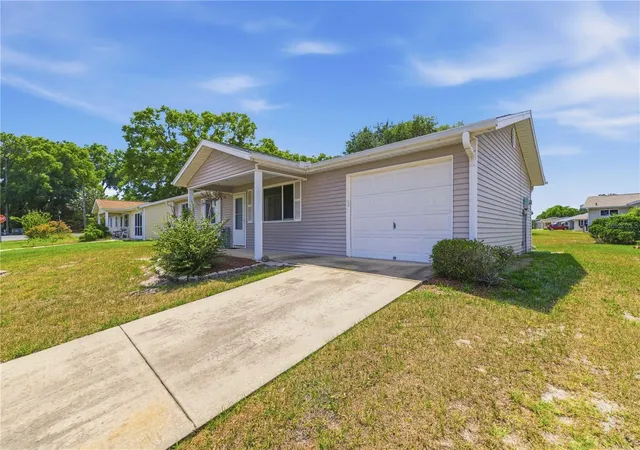 Photo 3 of Single family home for sale at 10986 Sw 83rd Avenue, Ocala, FL 34481 | MLS# OM723898 | Listing updated on 2026-07-10