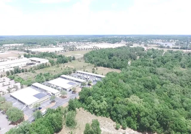 2nd image of 451 Rolling Acres Rd, Lady Lake, FL 32159 | MLS# G5111803