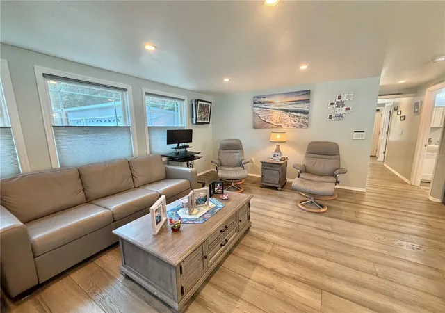 2nd image of 121 Tamarisk Wy, Leesburg, FL 34748 | MLS# G5111807