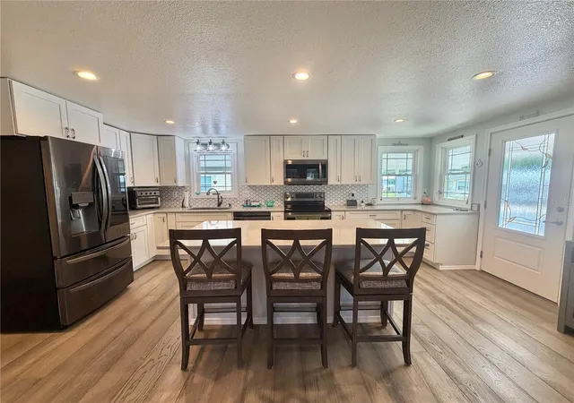 Photo 3 of Manufactured home for sale at 121 Tamarisk Way, Leesburg, FL 34748 | MLS# G5111807 | Listing updated on 2026-10-23