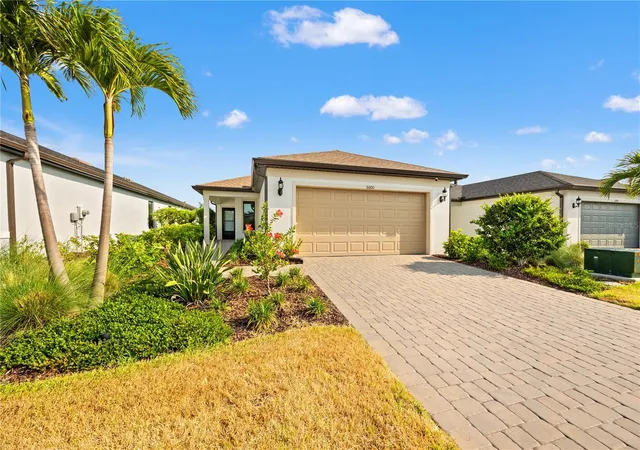 Photo 1 of Single family home for sale at 6600 Silverstar Dr, Sarasota, FL 34240 | MLS# A4692102 | Listing updated on 2026-09-12