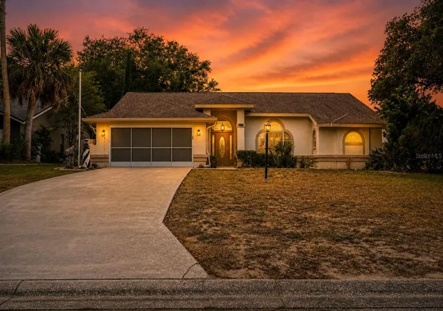 Photo 2 of Single family home for sale at 33939 Valencia Dr, Leesburg, FL 34788 | MLS# G5111809 | Listing updated on 2026-09-27