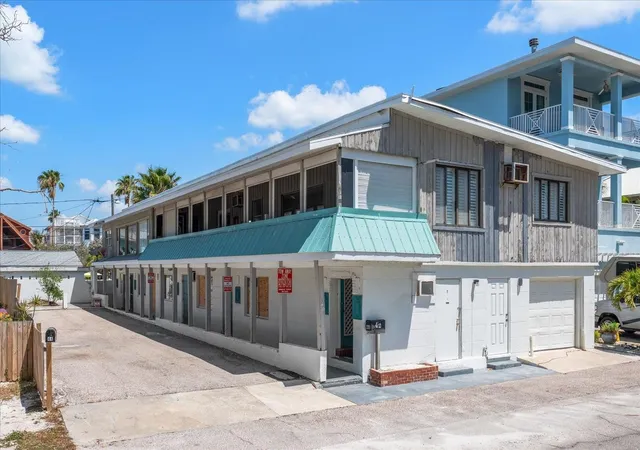 2nd image of 40 77th Ave, Treasure Island, FL 33706 | MLS# TB8503930