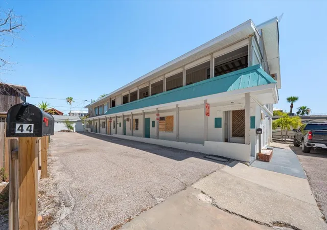 5th image of 40 77Th Ave, Treasure Island, FL 33706 | MLS# TB8503930