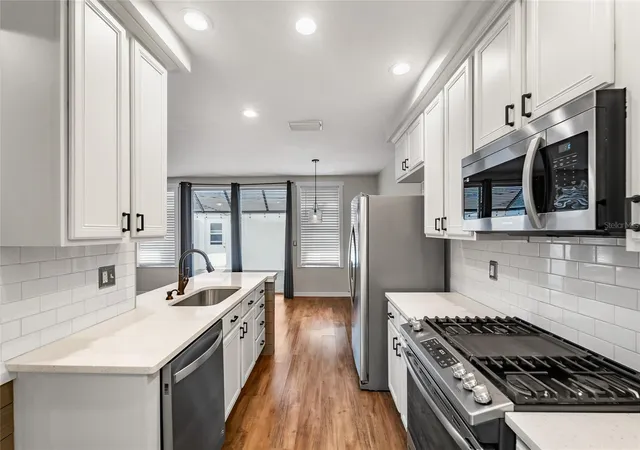 Photo 3 of Townhouse for sale at 10007 Bradwell Pl, Tampa, FL 33626 | MLS# TB8503940 | Listing updated on 2026-10-26