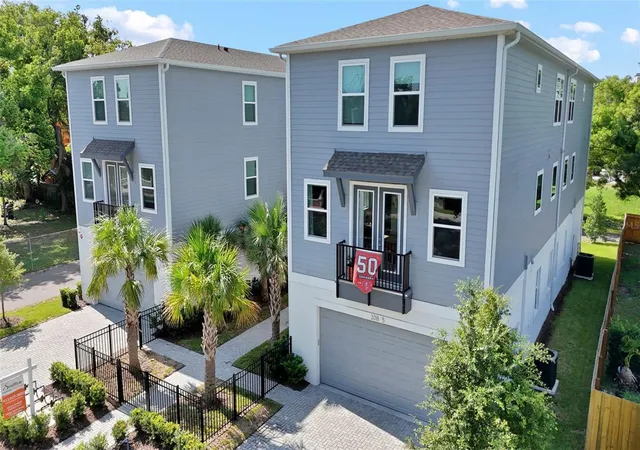 Photo 2 of Townhouse for sale at 208 W Frances Ave #3, Tampa, FL 33602 | MLS# TB8503947 | Listing updated on 2026-08-29