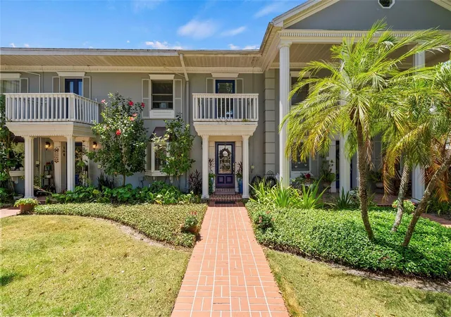 Photo 2 of Townhouse for sale at 5009 S Elberon St, Tampa, FL 33611 | MLS# TB8503951 | Listing updated on 2026-08-11