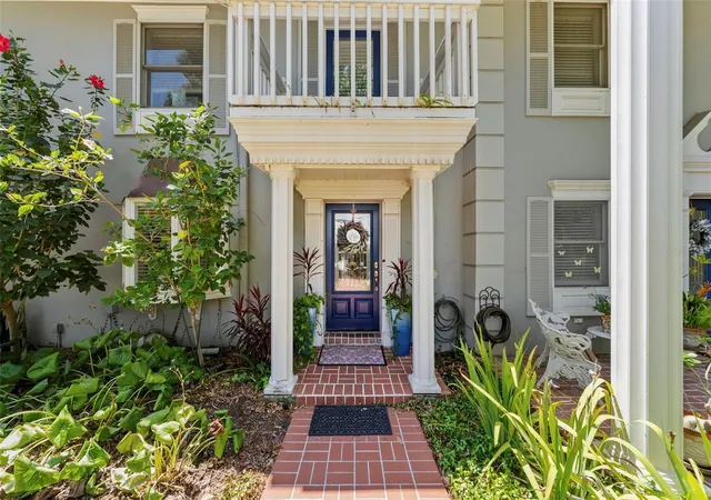 Photo 3 of Townhouse for sale at 5009 S Elberon St, Tampa, FL 33611 | MLS# TB8503951 | Listing updated on 2026-08-11