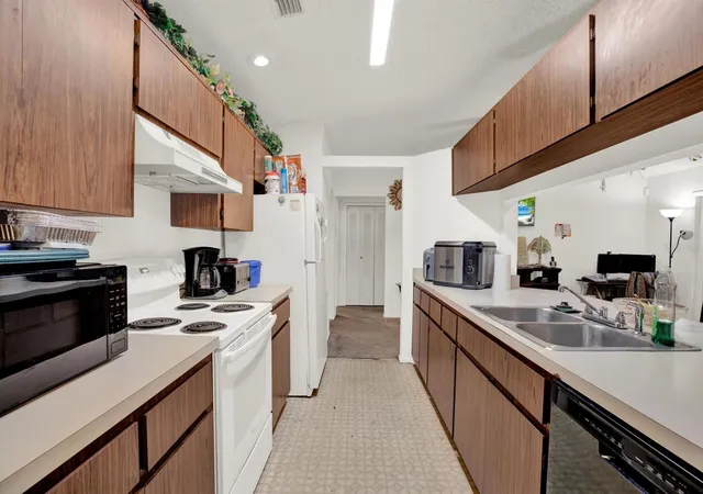 Photo 3 of Single family home for sale at 7502 Gadsden Dr, Temple Terrace, FL 33637 | MLS# TB8503982 | Listing updated on 2026-10-07