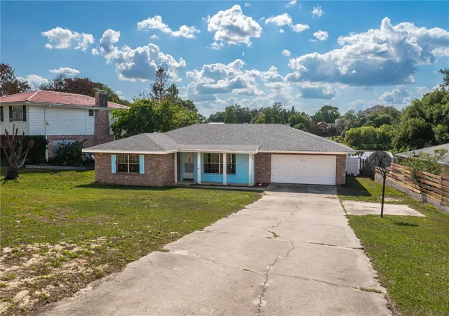 Photo 1 of Single family home for sale at 136 Lake Ring Dr, Winter Haven, FL 33884 | MLS# P4938606 | Listing updated on 2026-09-15