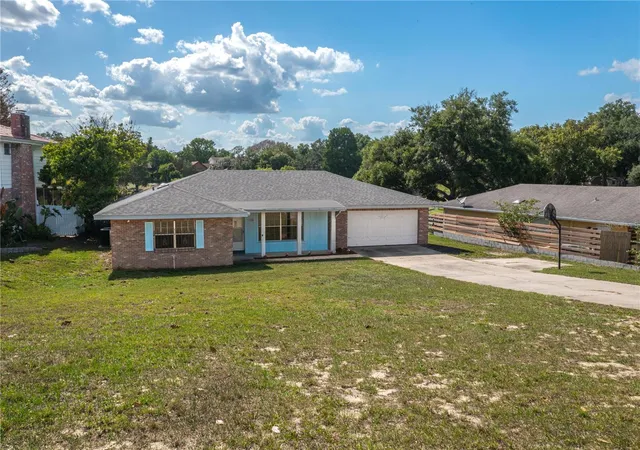 Photo 2 of Single family home for sale at 136 Lake Ring Dr, Winter Haven, FL 33884 | MLS# P4938606 | Listing updated on 2026-09-15