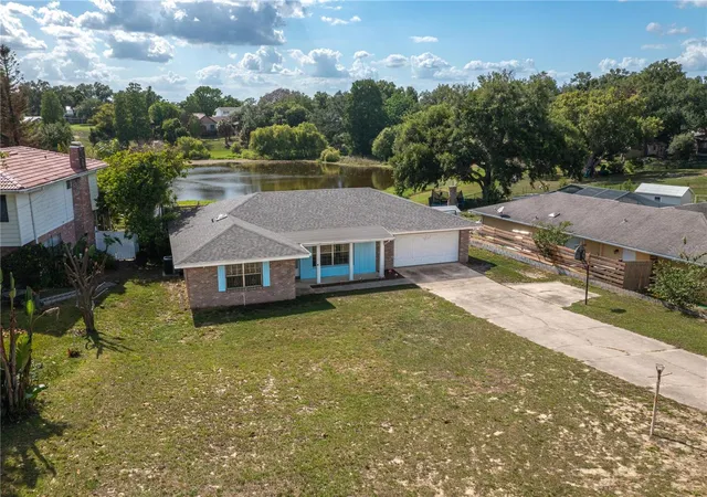 Photo 3 of Single family home for sale at 136 Lake Ring Dr, Winter Haven, FL 33884 | MLS# P4938606 | Listing updated on 2026-09-15