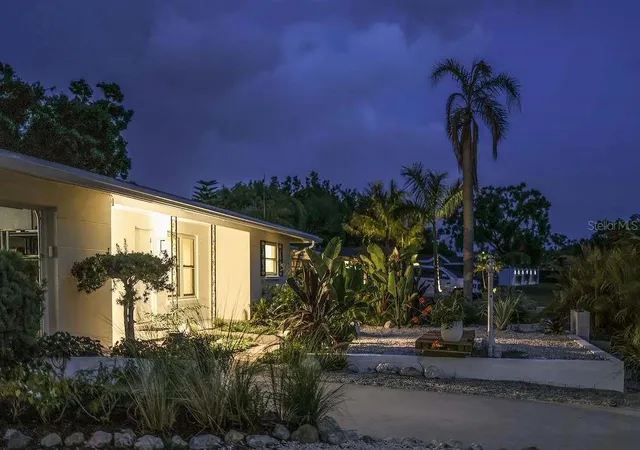 Photo 1 of Single family home for sale at 2513 Croton Ave, Sarasota, FL 34239 | MLS# A4692136 | Listing updated on 2026-09-15