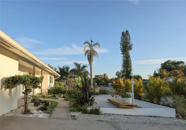Photo 2 of Single family home for sale at 2513 Croton Ave, Sarasota, FL 34239 | MLS# A4692136 | Listing updated on 2026-09-15
