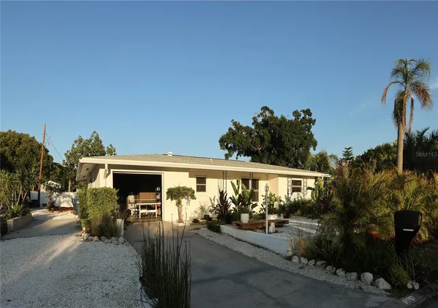 Photo 3 of Single family home for sale at 2513 Croton Ave, Sarasota, FL 34239 | MLS# A4692136 | Listing updated on 2026-09-15