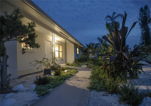 Photo 1 of Single family home for sale at 2513 Croton Ave, Sarasota, FL 34239 | MLS# A4692136 | Listing updated on 2026-10-07