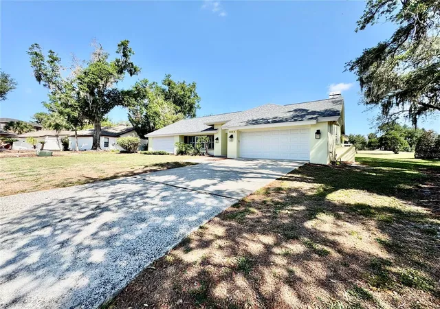 3rd image of 2804 Wedgewood Dr, Plant City, FL 33566 | MLS# TB8504038