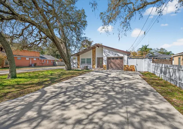 Homes for sale in Tampa, FL | 8902 N Hamner Ave, Tampa, FL 33604 | MLS# TB8504041