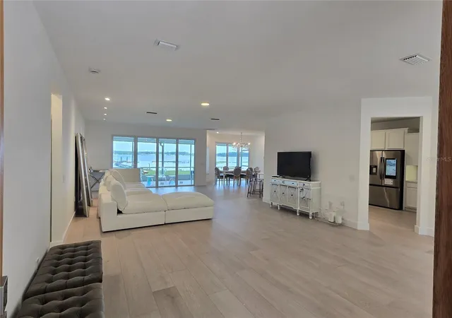 Photo 4 of Single family home for sale at 560 Eden Dr, Saint Cloud, FL 34771 | MLS# O6404064 | Listing updated on 2026-10-18