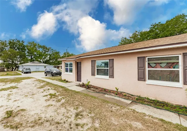 2nd image of 1702 Birchwood Cir, Leesburg, FL 34748 | MLS# TB8504077