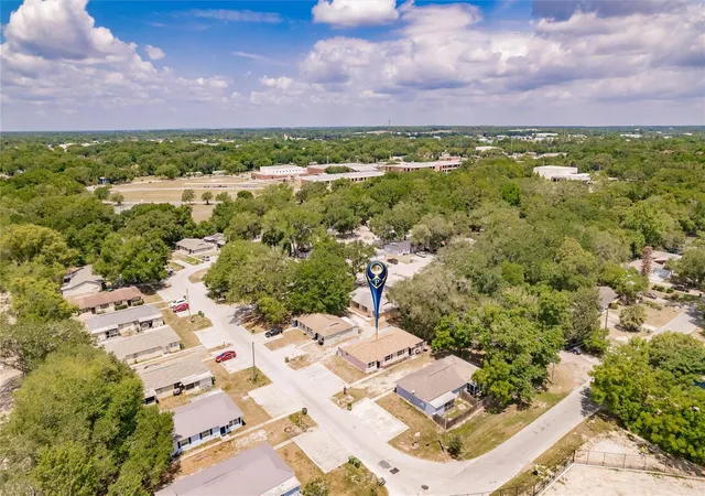 2nd image of 1702 Birchwood Cir, LEESBURG, FL 34748