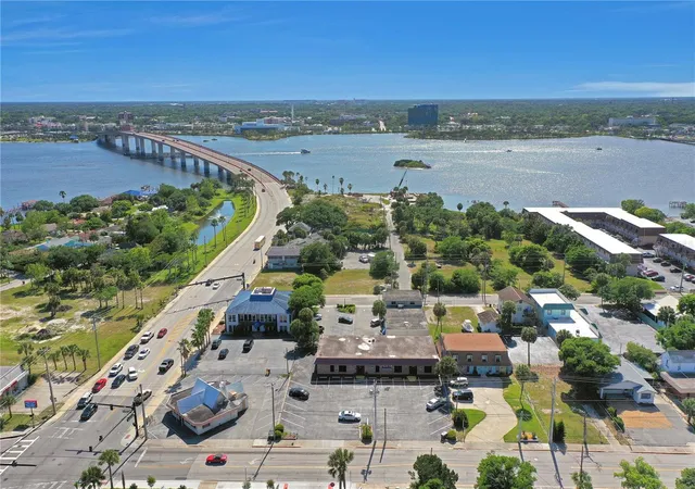2nd image of 162 S Peninsula Dr, Daytona Beach, FL 32118 | MLS# FC318231