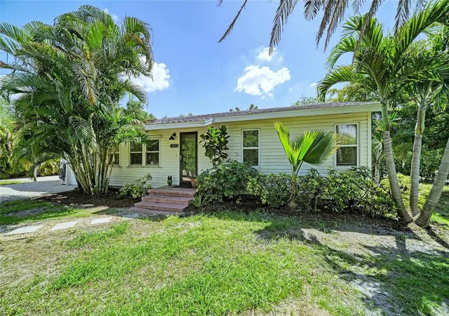 Homes for sale in Sarasota, FL | 3710 Rilma Ave, Sarasota, FL 34234 | MLS# A4692166