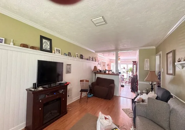 Photo 4 of Single family home for sale at 559 Villagrande Ave S, St Petersburg, FL 33707 | MLS# TB8504106 | Listing updated on 2026-10-19