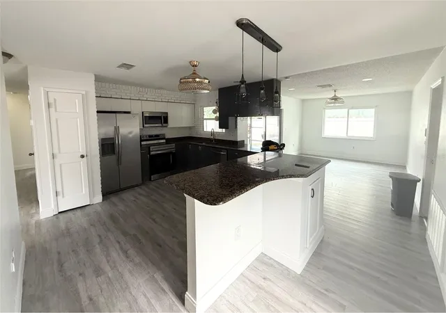 3rd image of 12041 70Th St, Largo, FL 33773 | MLS# TB8504107