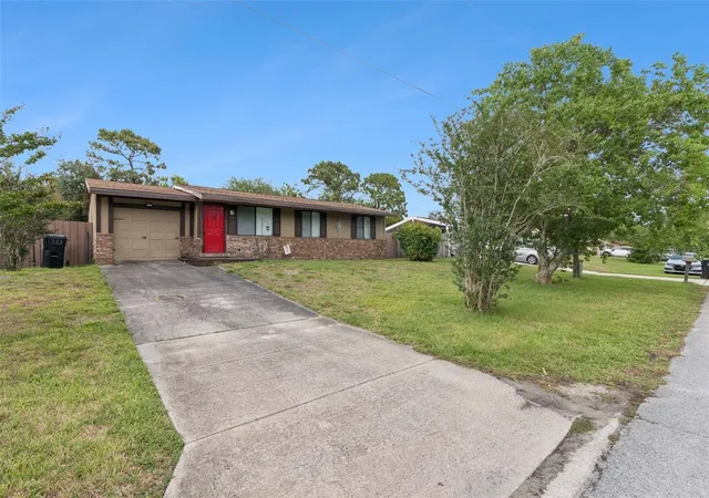 Photo 2 of Sale Pending at 25 W Thrush St, Apopka, FL 32712 | MLS# O6404142 | Listing updated on 2026-06-22