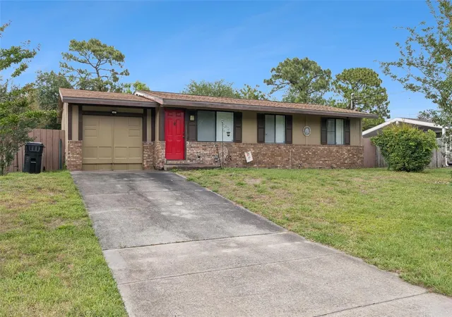 Photo 3 of Sale Pending at 25 W Thrush St, Apopka, FL 32712 | MLS# O6404142 | Listing updated on 2026-06-22