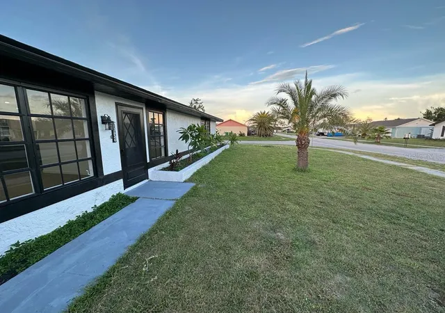 4th image of 13556 Romford Ave, Port Charlotte, FL 33981 | MLS# A4692190