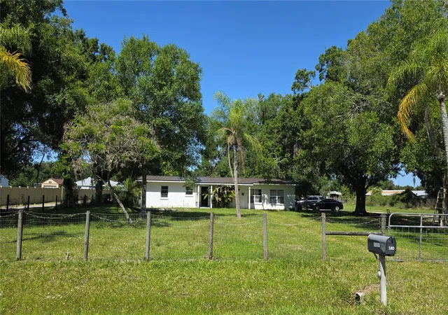 2nd image of 1808 Zipperer Rd, Bradenton, FL 34212 | MLS# A4692205
