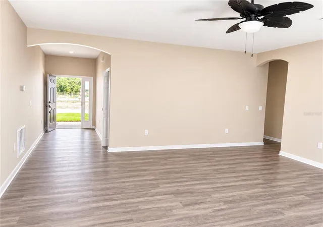Photo 3 of Single family home for sale at 411 Shannon Ests Ct, Plant City, FL 33563 | MLS# TB8504186 | Listing updated on 2026-10-08