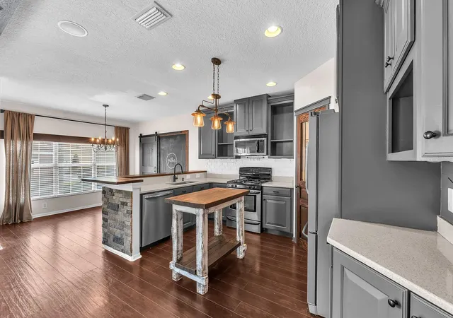5th image of 16108 Loneoak View Dr, Lithia, FL 33547 | MLS# TB8504195