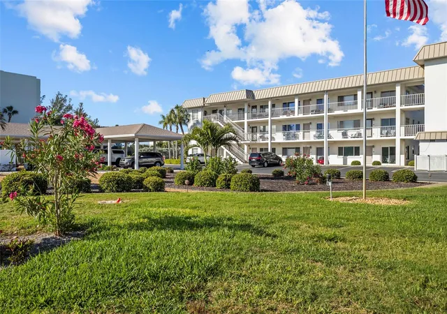 Photo 1 of Condo for sale at 3330 Gulf Of Mexico Dr #107D, Longboat Key, FL 34228 | MLS# A4692214 | Listing updated on 2026-09-03