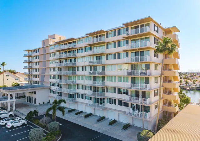3rd image of 223 Island Wy #2D, Clearwater Beach, FL 33767 | MLS# TB8504217