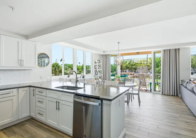 4th image of 223 Island Wy #2D, Clearwater Beach, FL 33767 | MLS# TB8504217