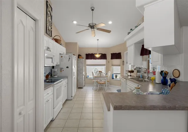 5th image of 382 Royal Palm Wy, Spring Hill, FL 34608 | MLS# W7885401