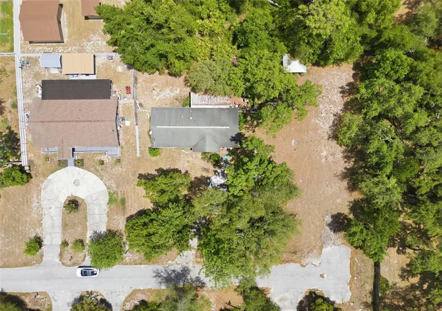 Photo 3 of Single family home for sale at 35724 Dawn Dr, Leesburg, FL 34788 | MLS# O6404214 | Listing updated on 2026-08-09