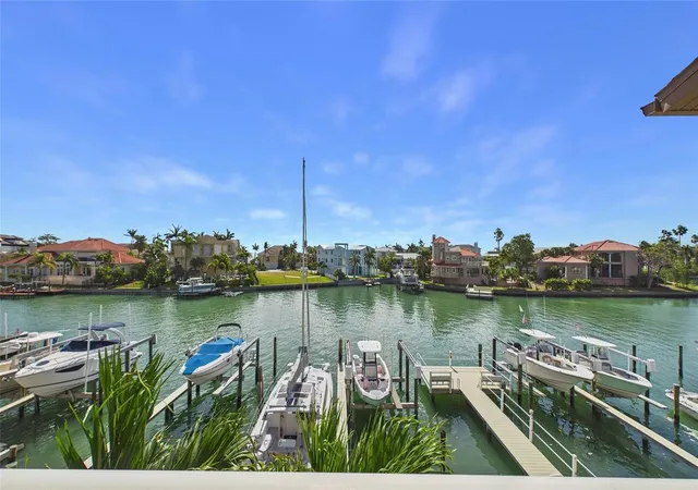 Homes for sale in Saint Petersburg, FL | 323 Madeira Cir, Saint Petersburg, FL 33715 | MLS# O6404223