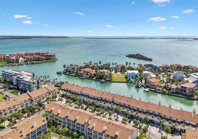 Homes for sale in Saint Petersburg, FL | 323 Madeira Cir, Saint Petersburg, FL 33715 | MLS# O6404223