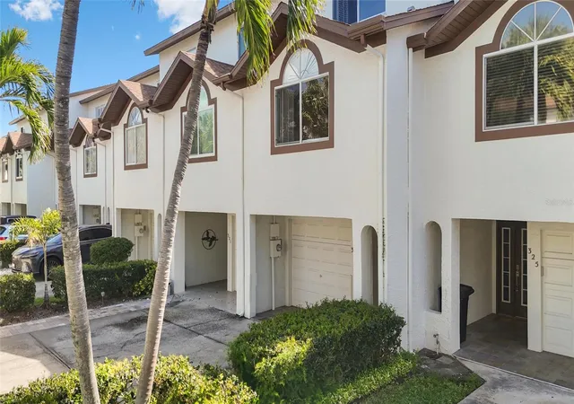 Homes for sale in Saint Petersburg, FL | 323 Madeira Cir, Saint Petersburg, FL 33715 | MLS# O6404223