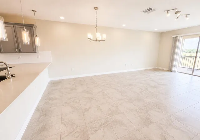 Photo 4 of Condo for sale at 505 Ocean Crse Ave #505, Davenport, FL 33896 | MLS# S5149061 | Listing updated on 2026-10-22